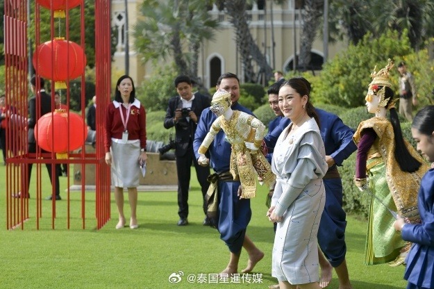 使他成为球