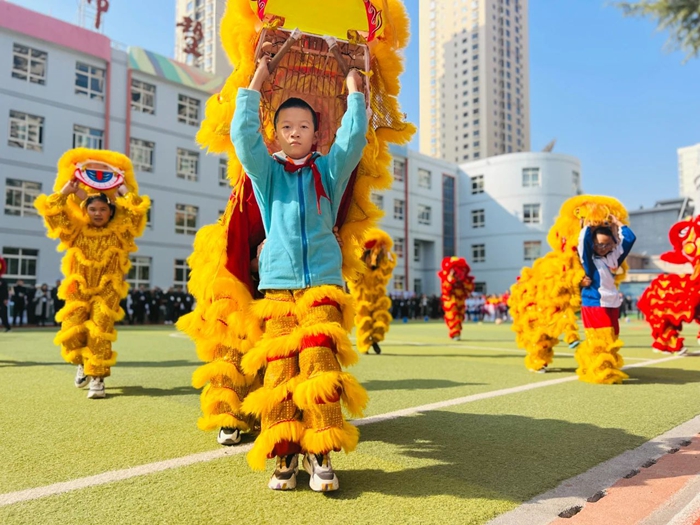 凭借中场球